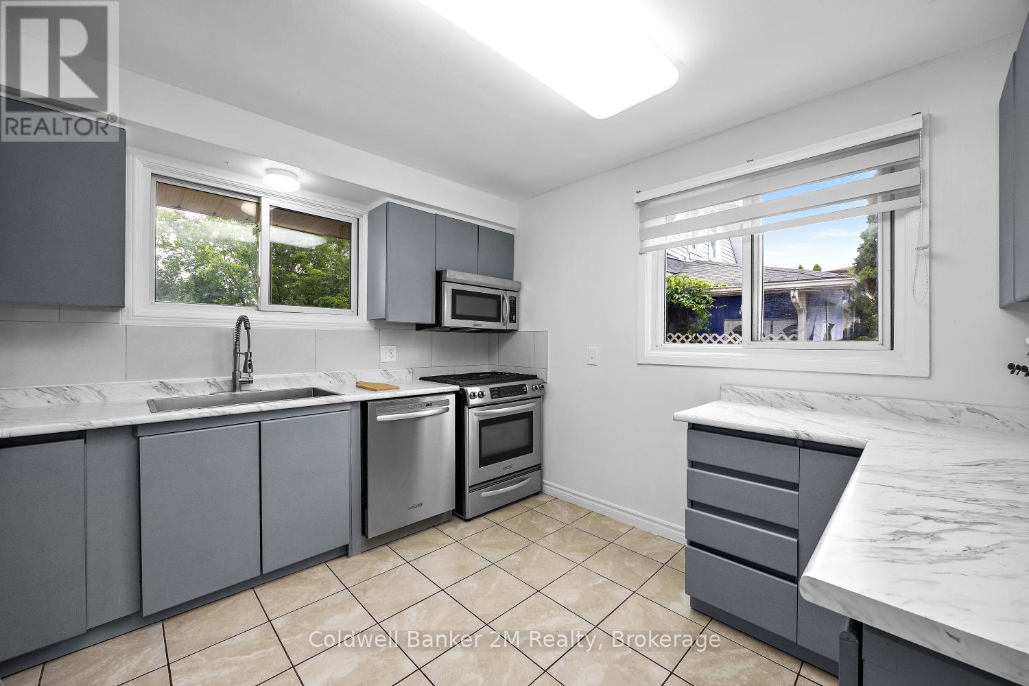 152 TAUNTON ROAD W - 11
