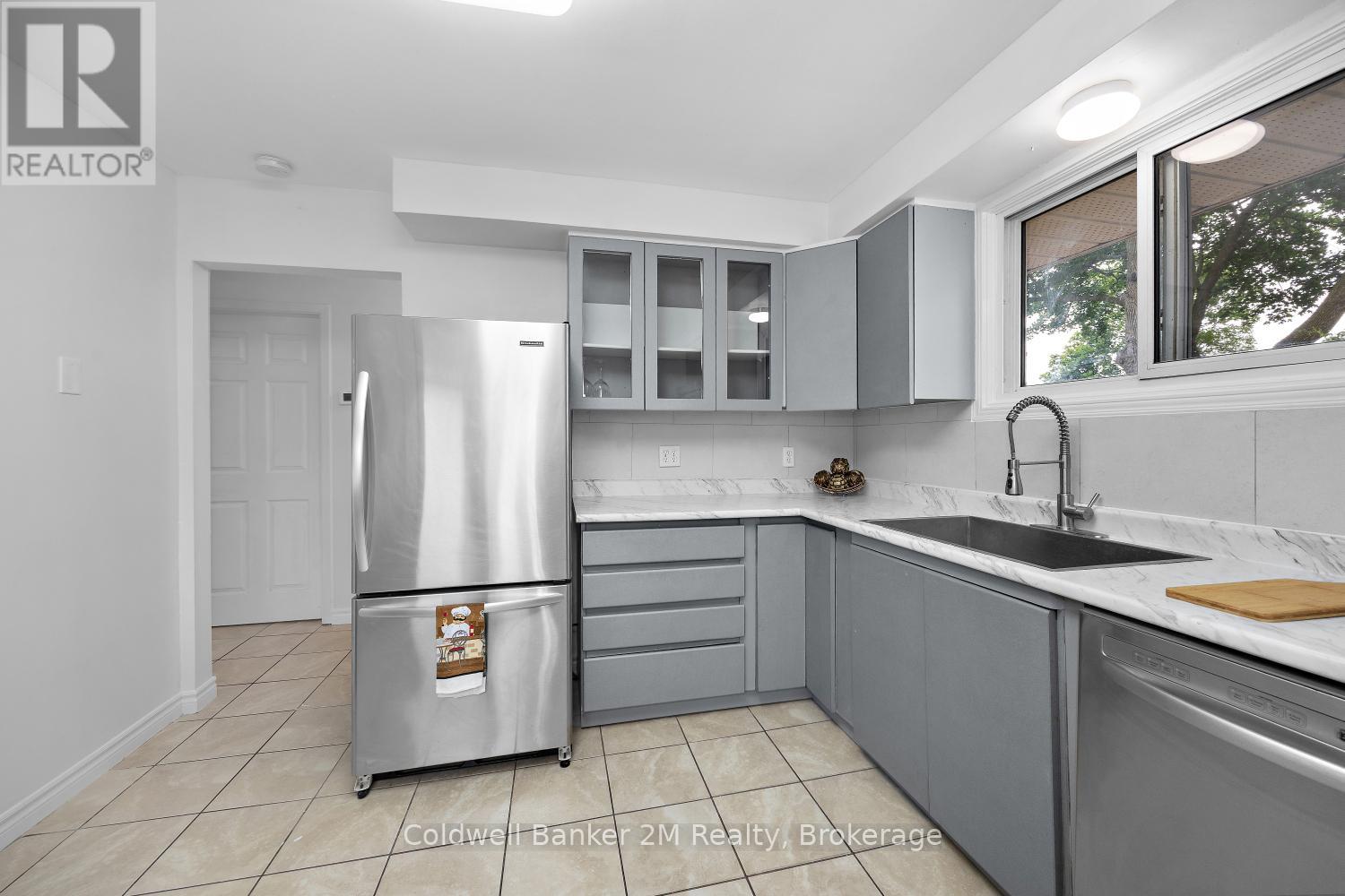 152 TAUNTON ROAD W - 12
