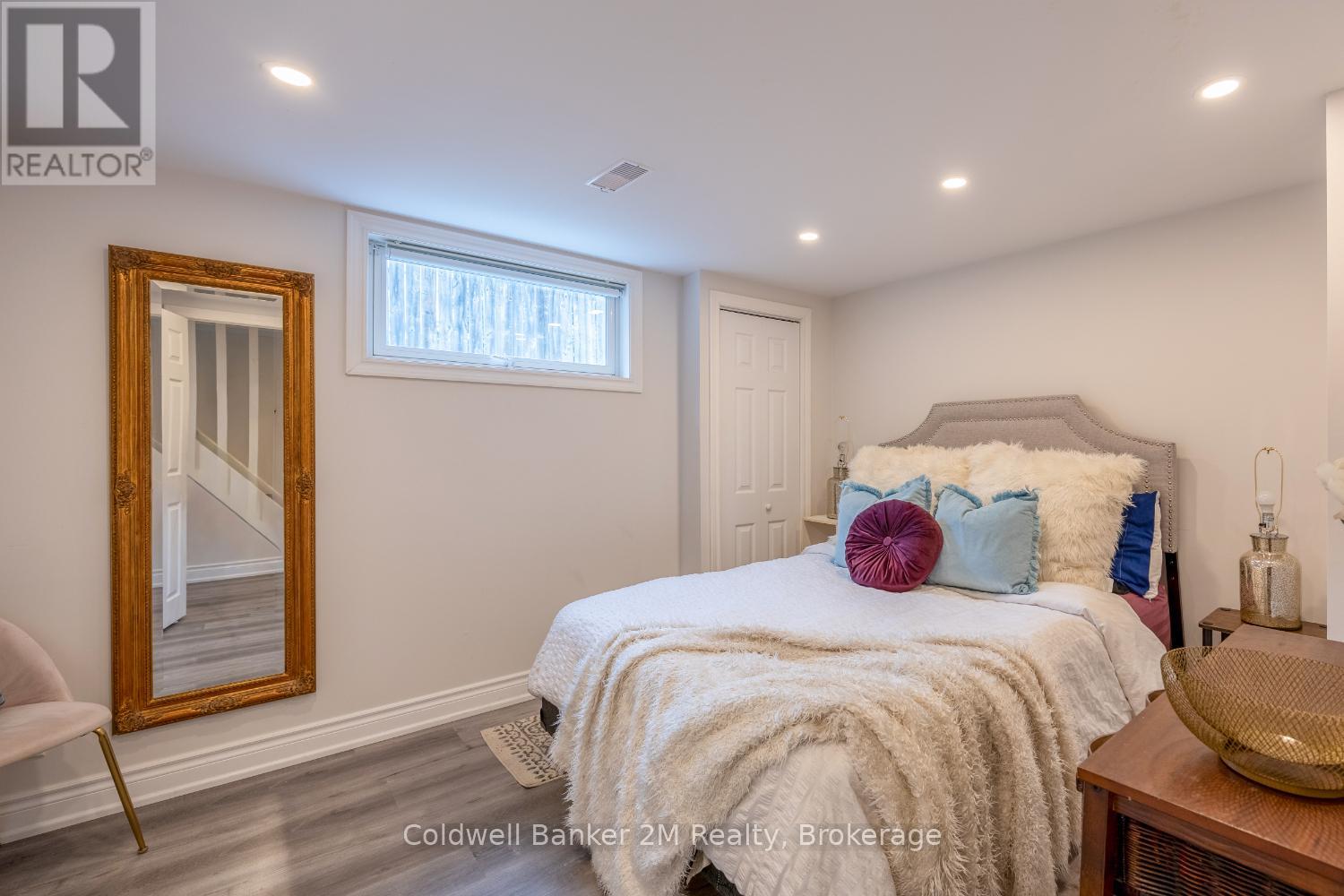 152 TAUNTON ROAD W - 24