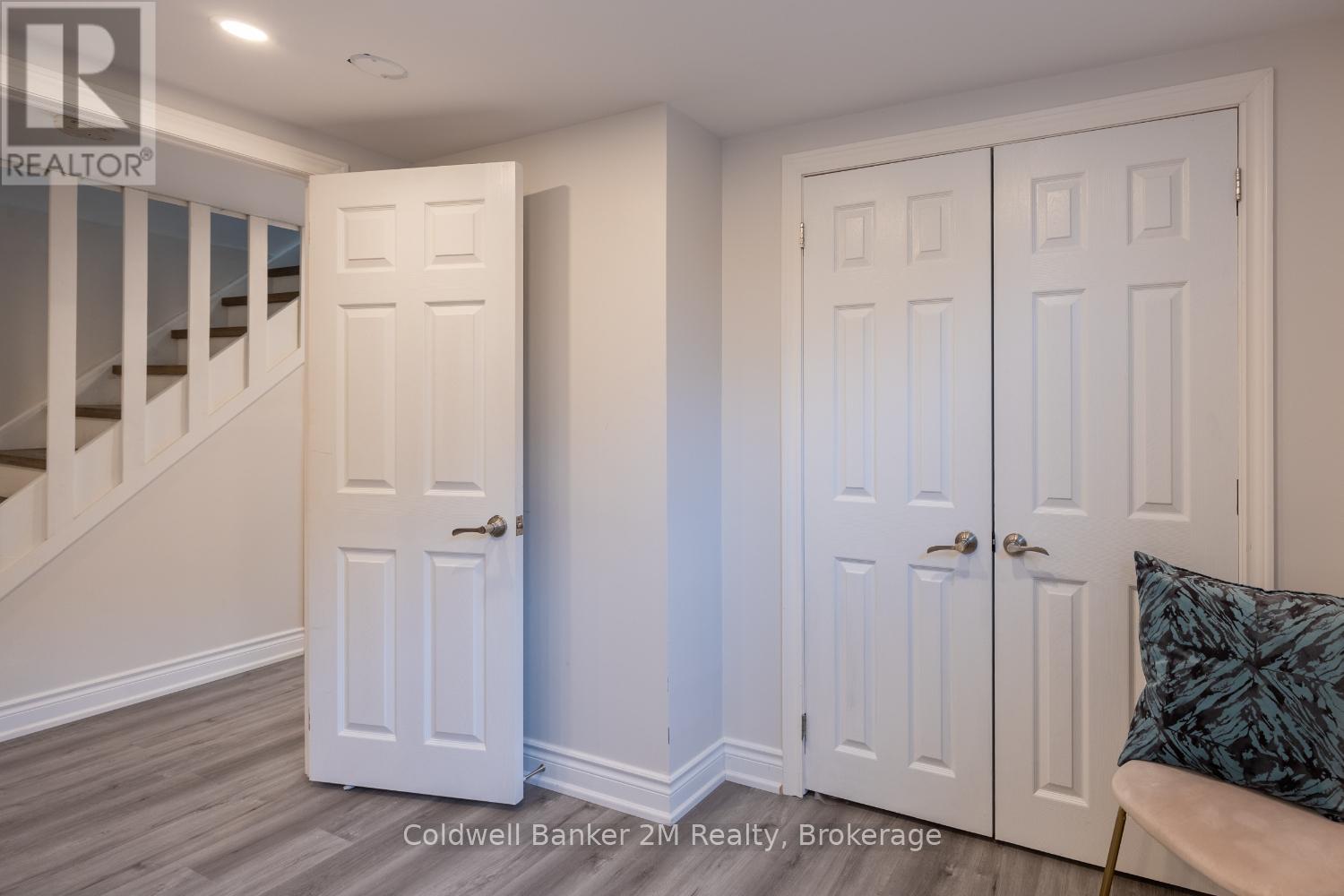 152 TAUNTON ROAD W - 25