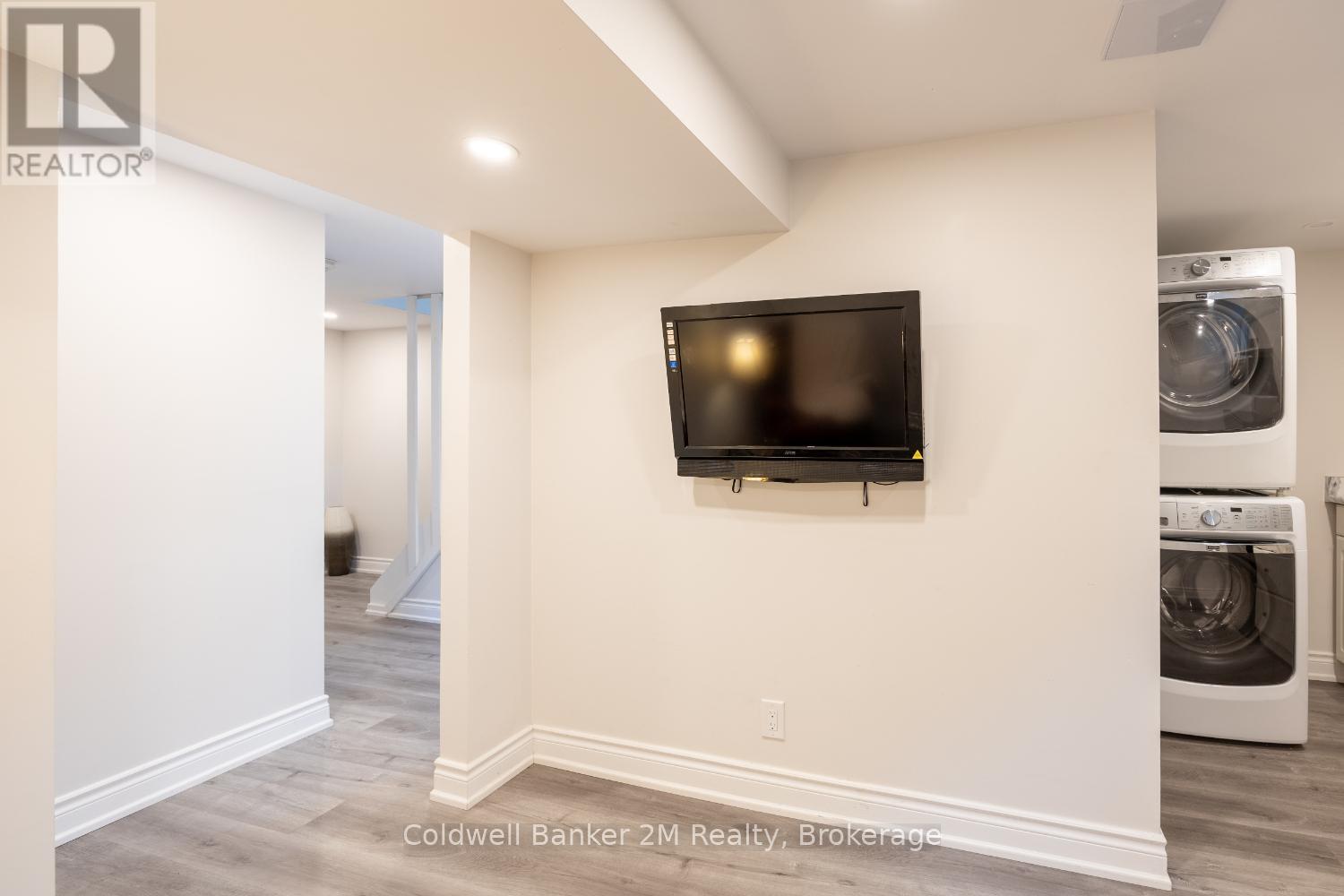 152 TAUNTON ROAD W - 30