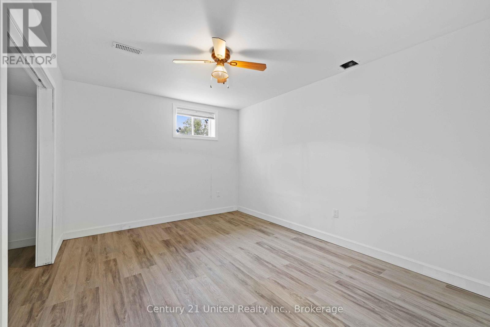 127.5 ADELAIDE STREET S - 24