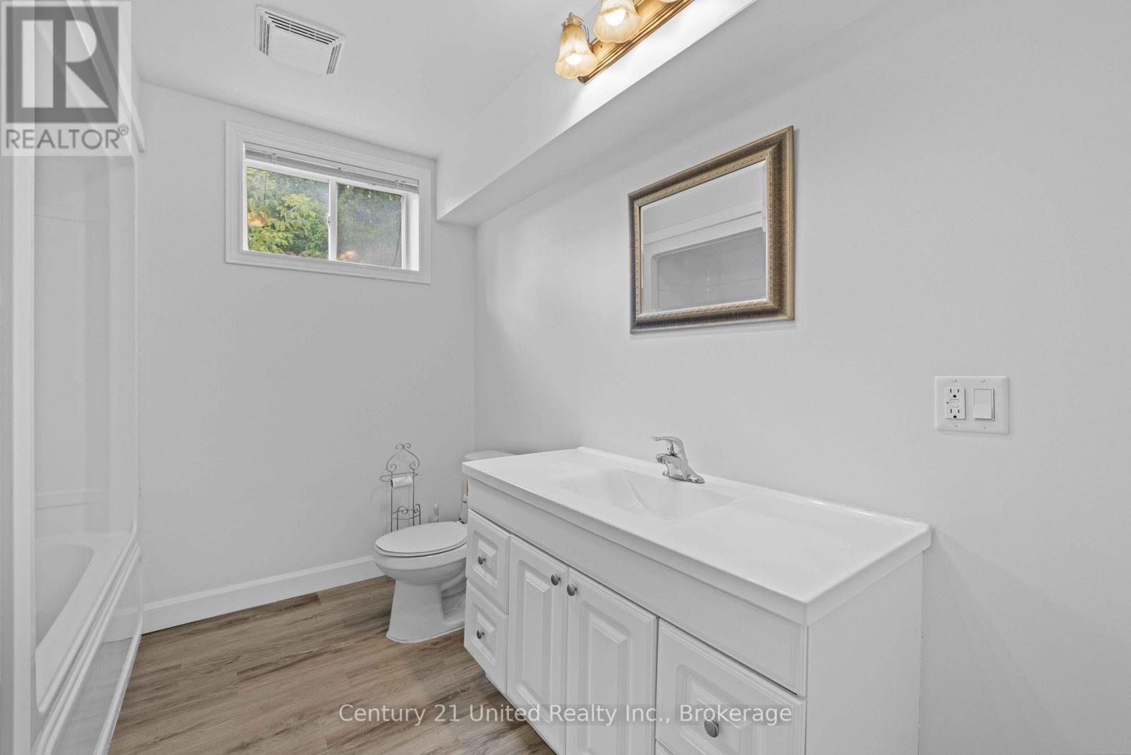 127.5 ADELAIDE STREET S - 26