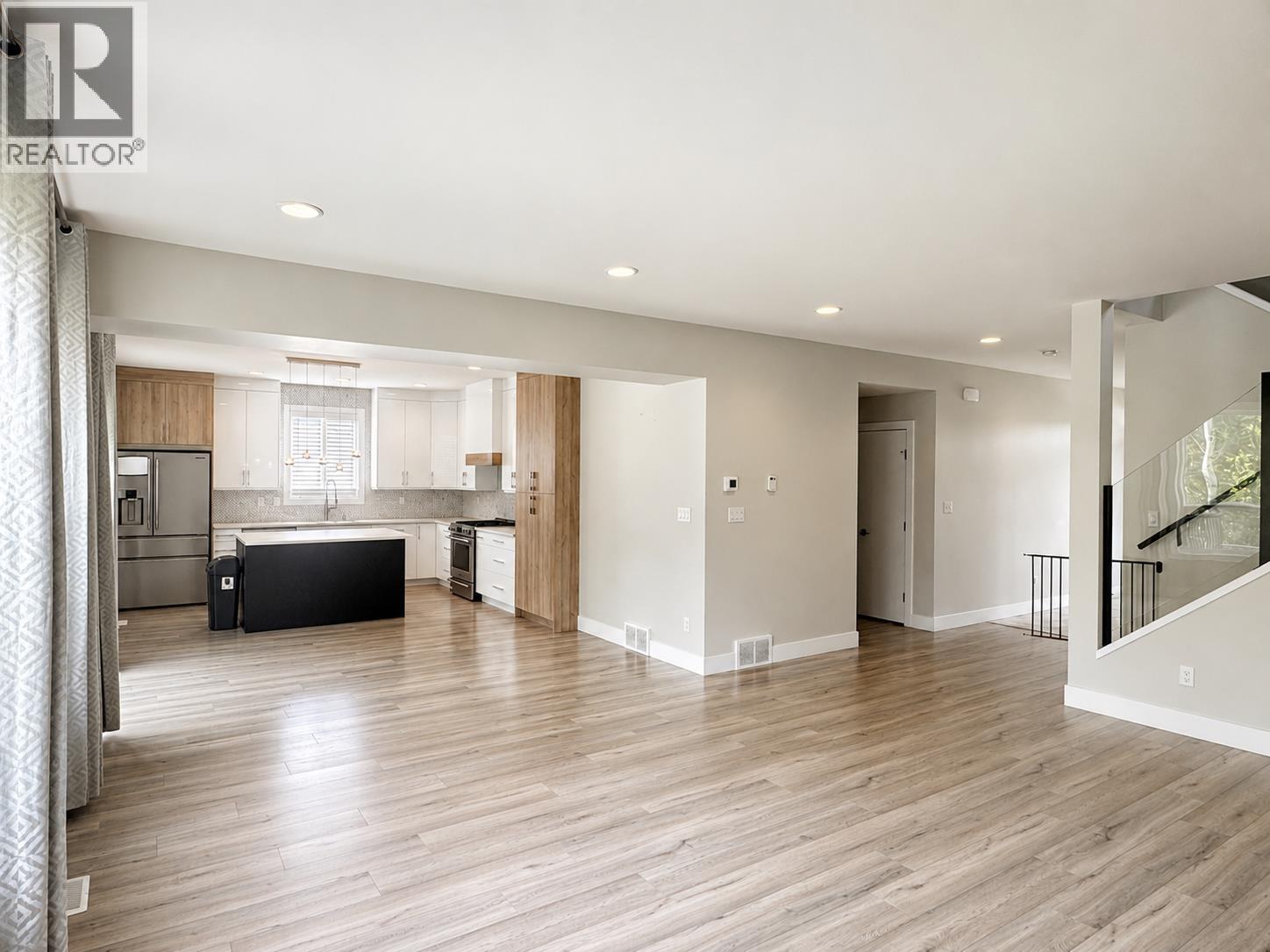 Photo 16 of 41 — 3731 PARKVIEW CRESCENT · Prince George, BC