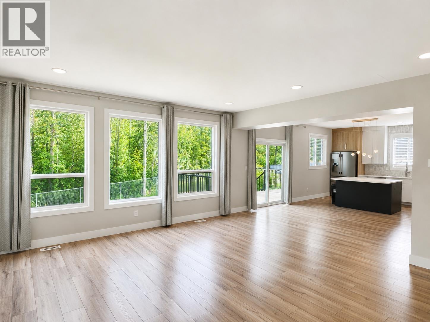 Photo 18 of 41 — 3731 PARKVIEW CRESCENT · Prince George, BC