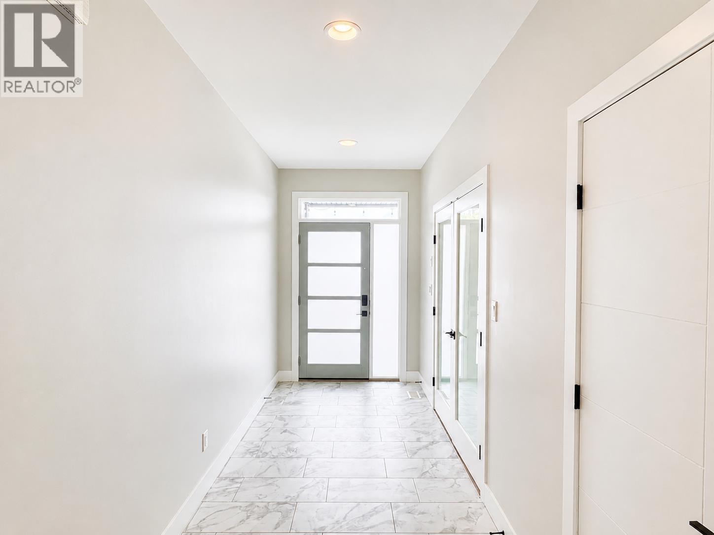 Photo 9 of 41 — 3731 PARKVIEW CRESCENT · Prince George, BC