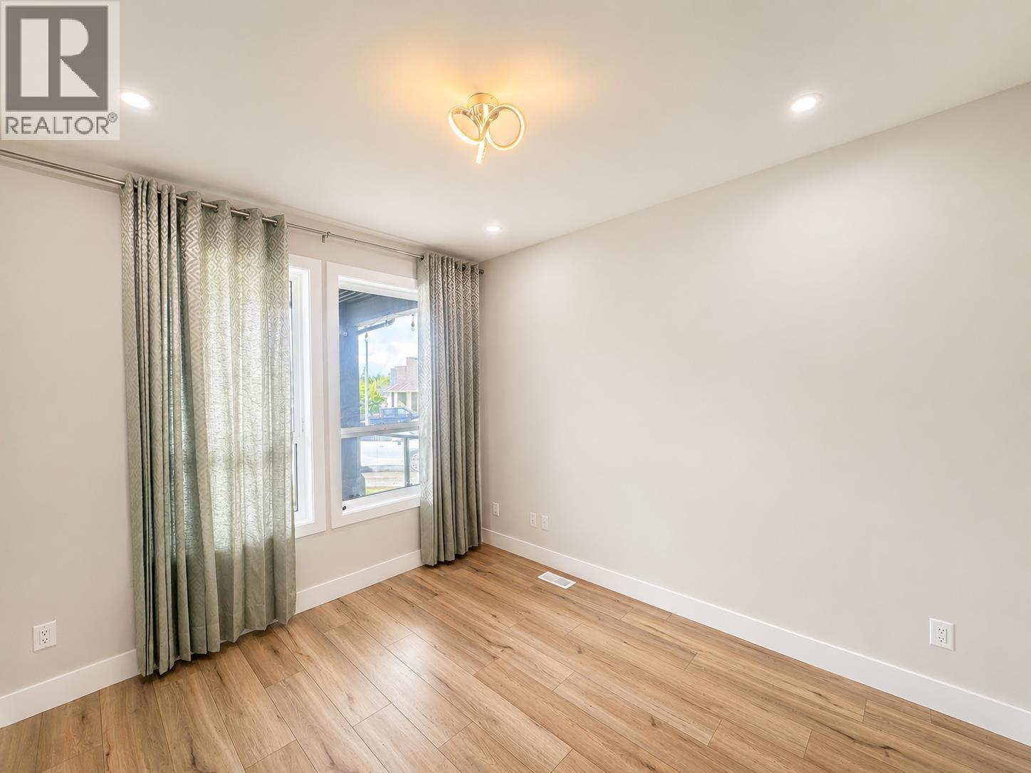 Photo 36 of 41 — 3731 PARKVIEW CRESCENT · Prince George, BC