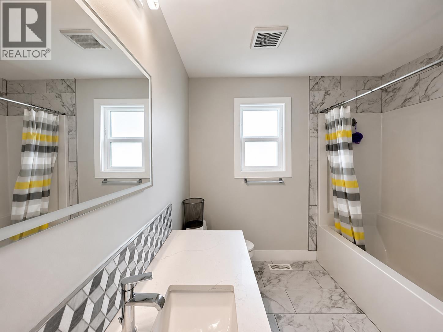 Photo 28 of 41 — 3731 PARKVIEW CRESCENT · Prince George, BC