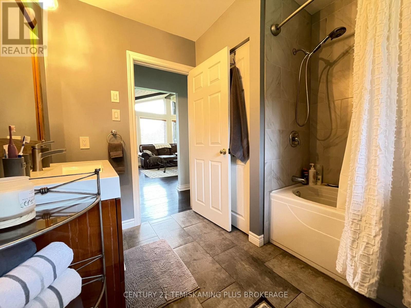 805519 HOOPER ROAD - 31