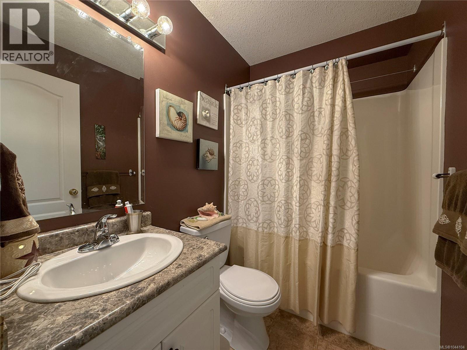 2525 Soderholm Crt - 32