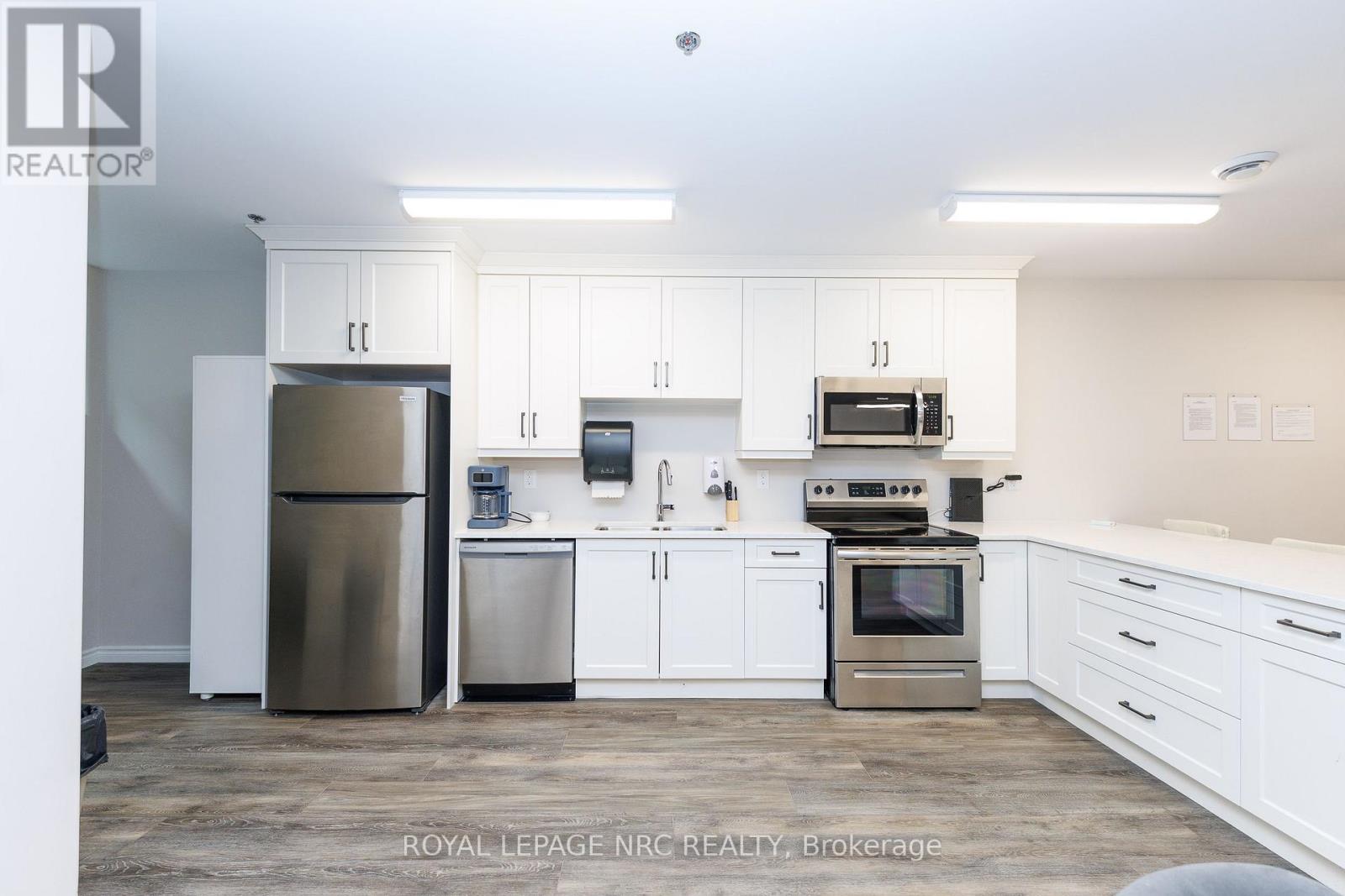 #205 529 SOUTH PELHAM ROAD - 31