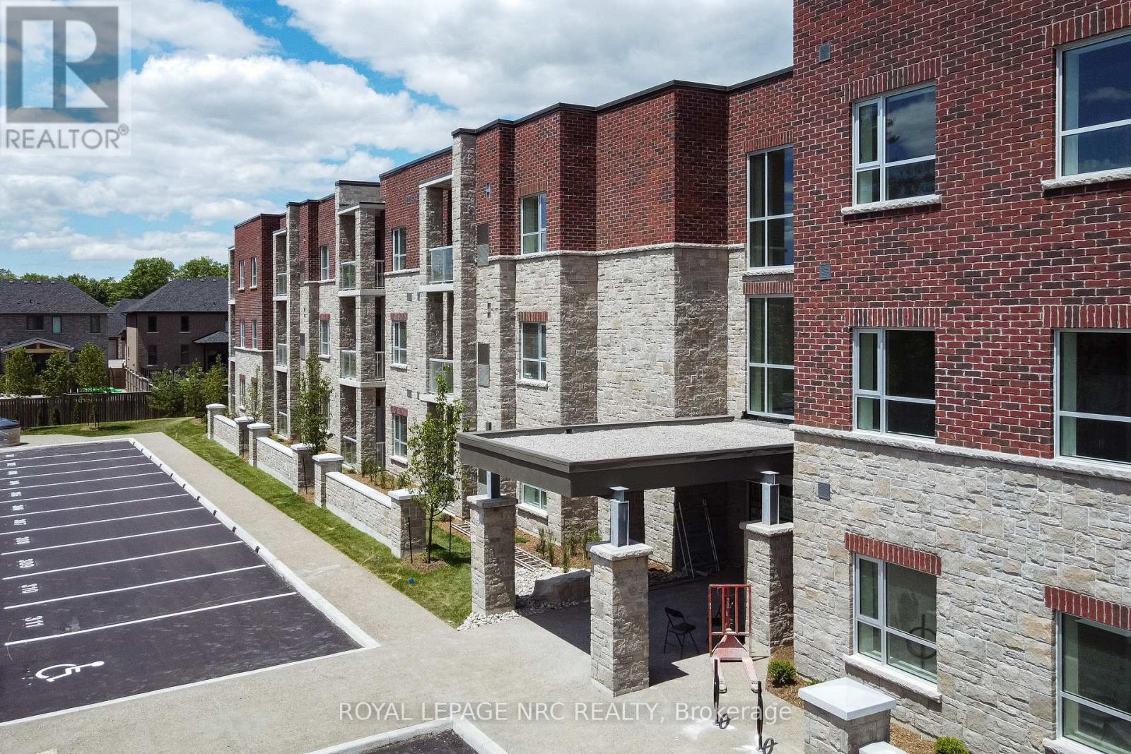 #205 529 SOUTH PELHAM ROAD - 41