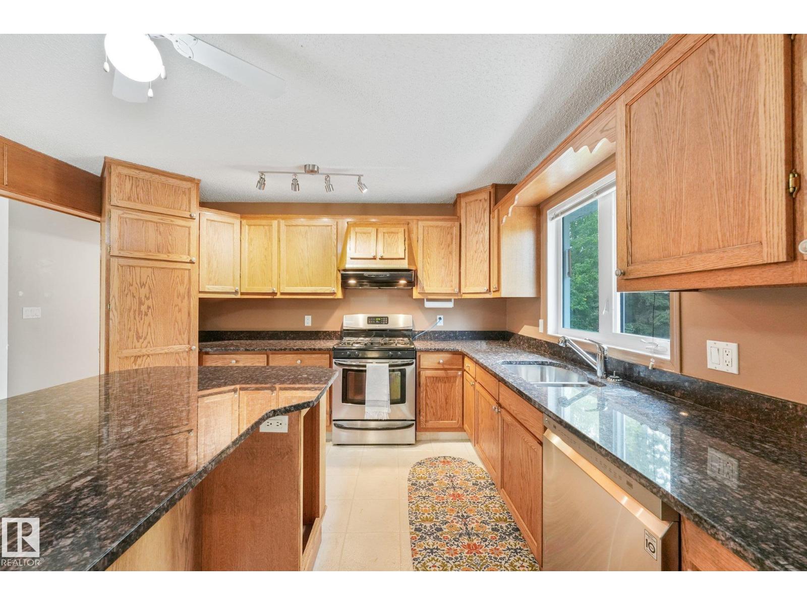 5502 45 ST - 12