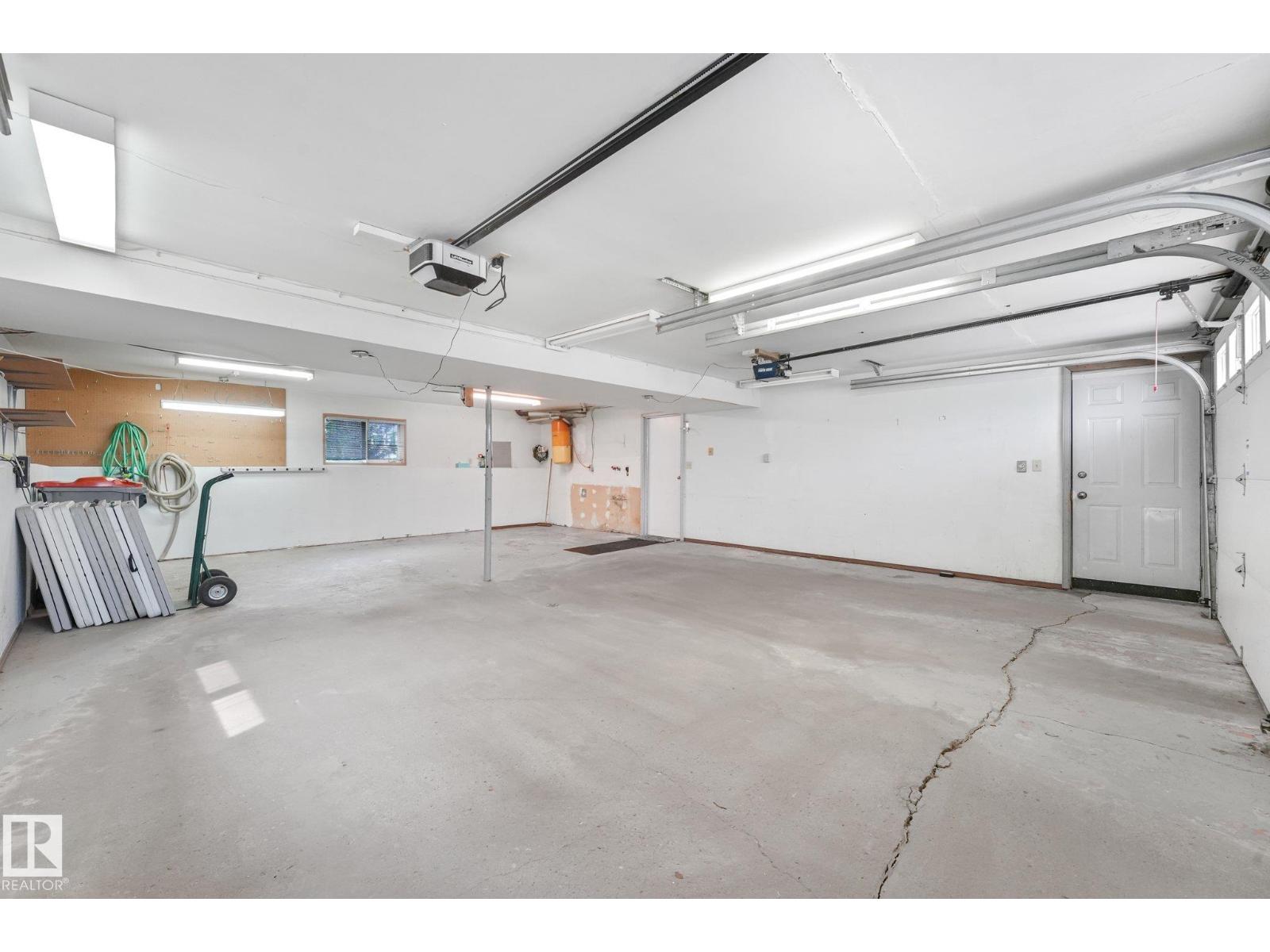 5502 45 ST - 43