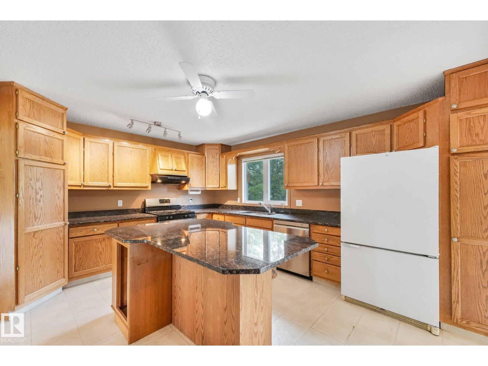 5502 45 ST - 7