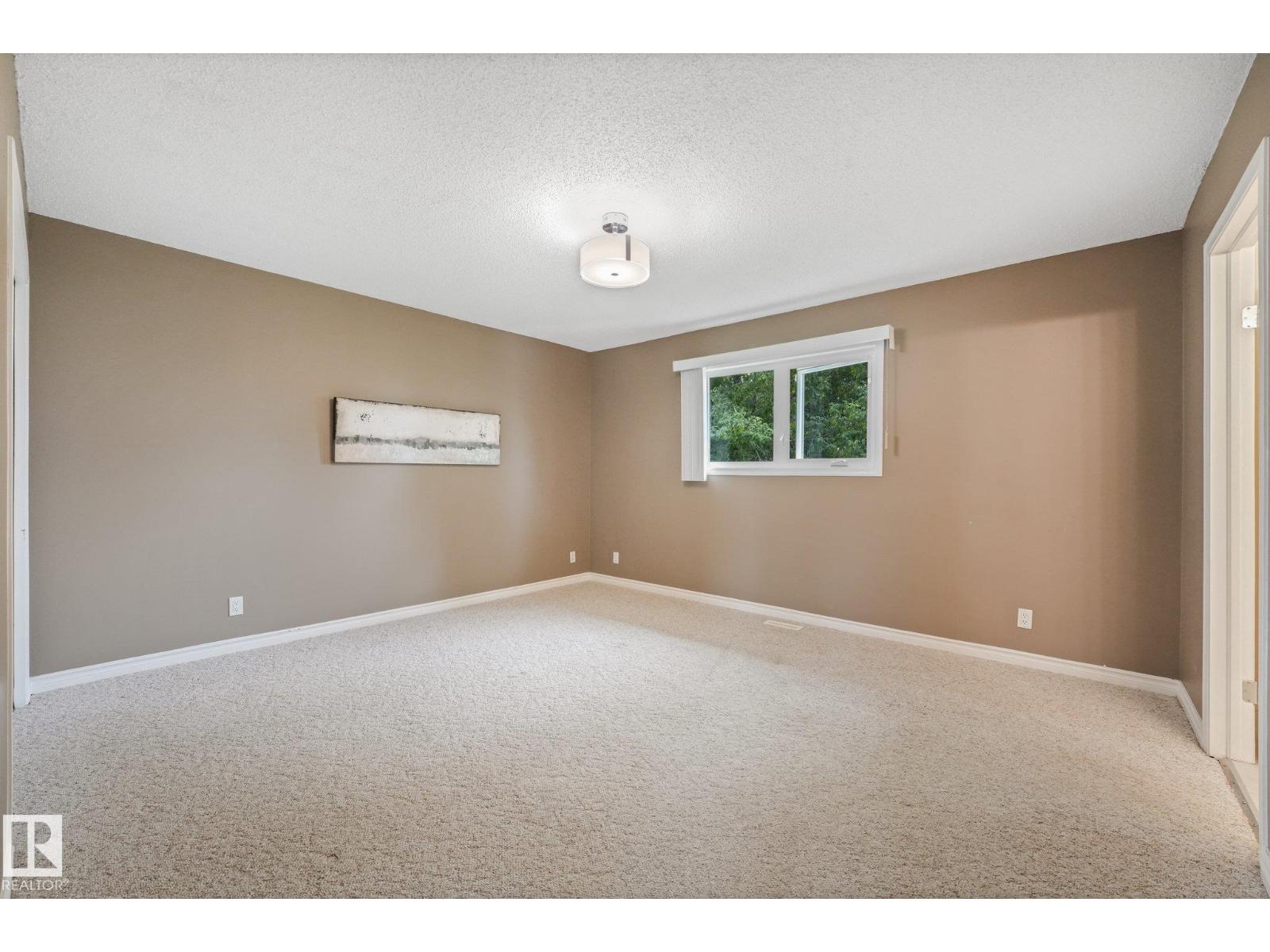 5502 45 ST - 17