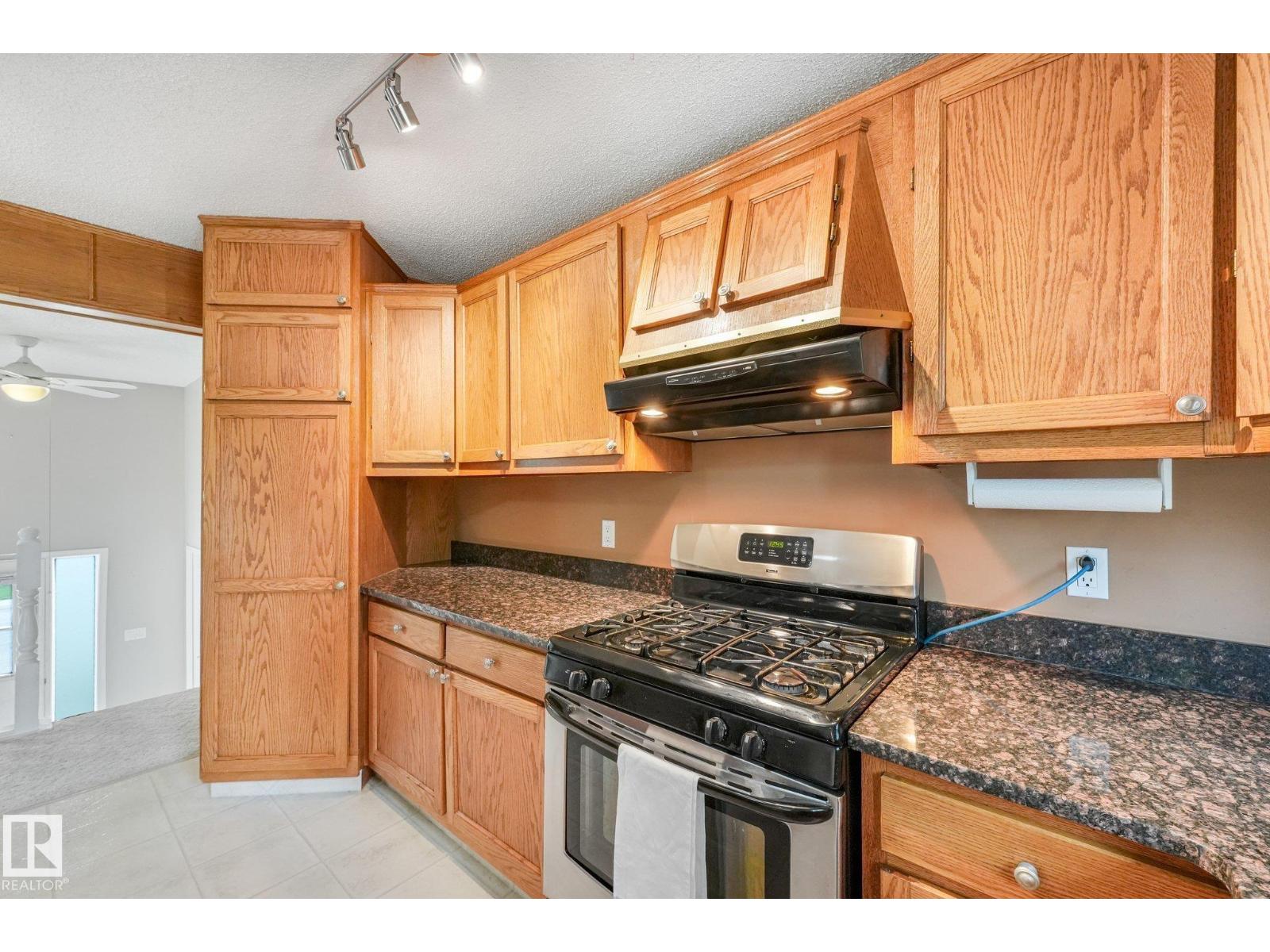 5502 45 ST - 9
