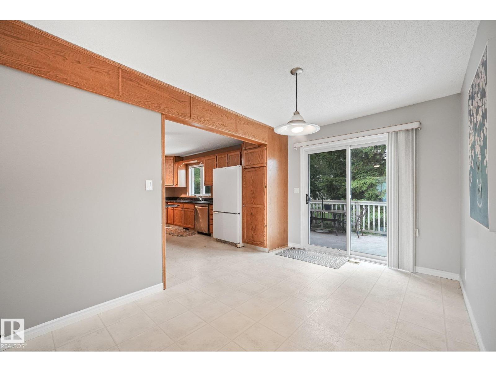 5502 45 ST - 13