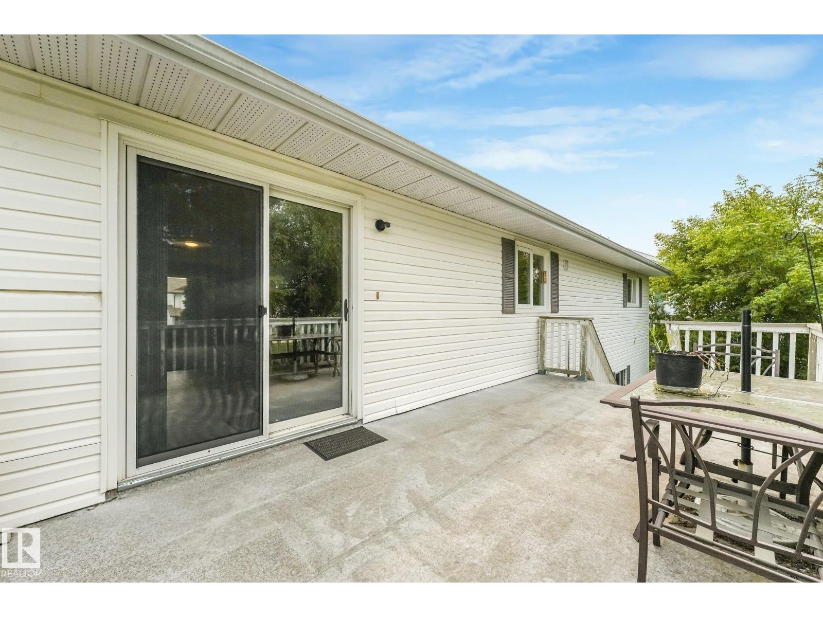 5502 45 ST - 45