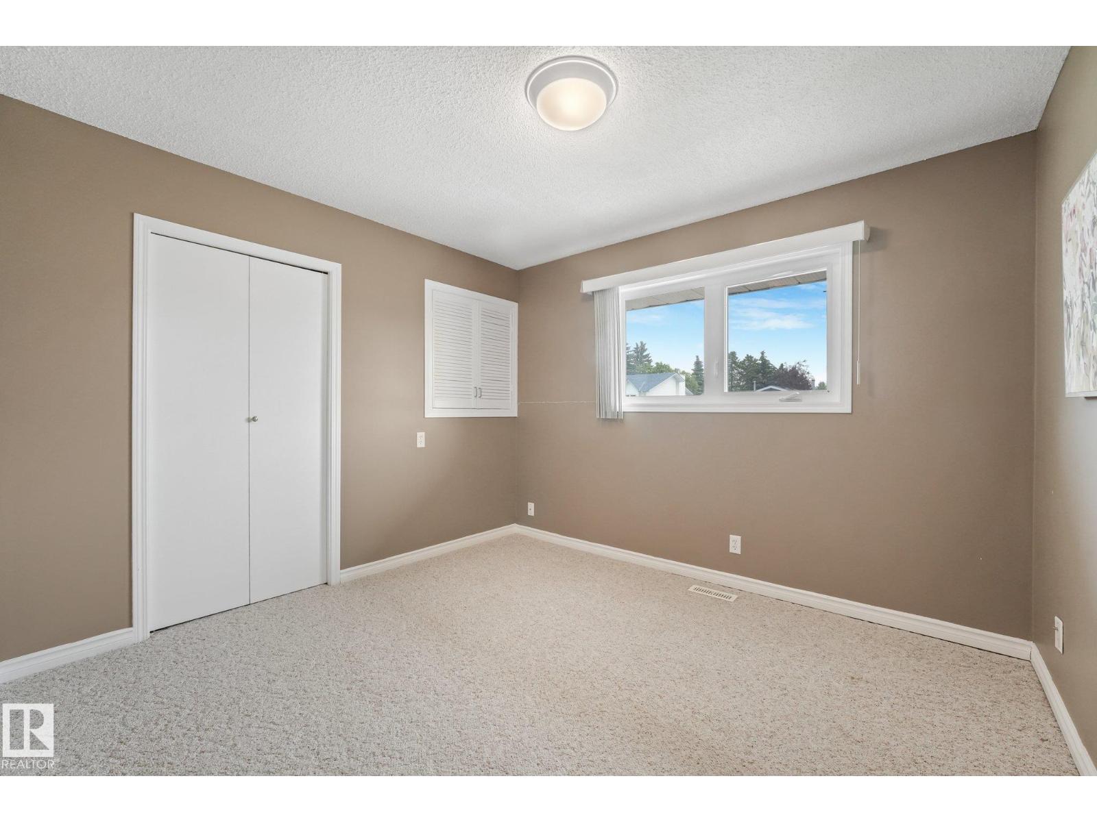 5502 45 ST - Image 29