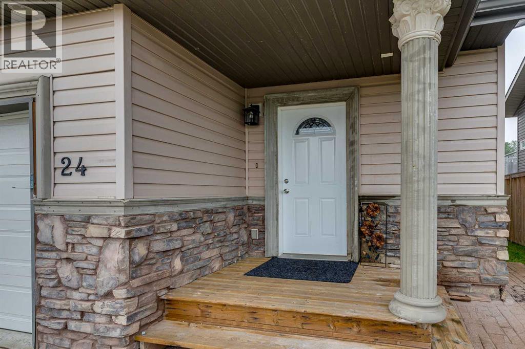 24 Mackenzie Crescent - 2