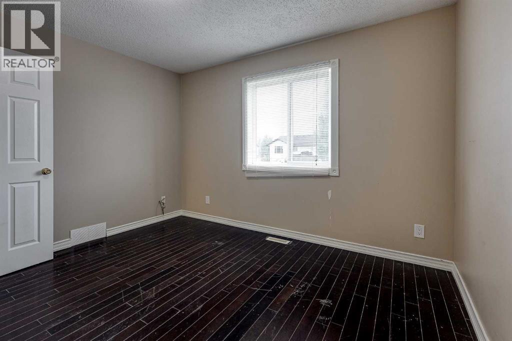 24 Mackenzie Crescent - 22