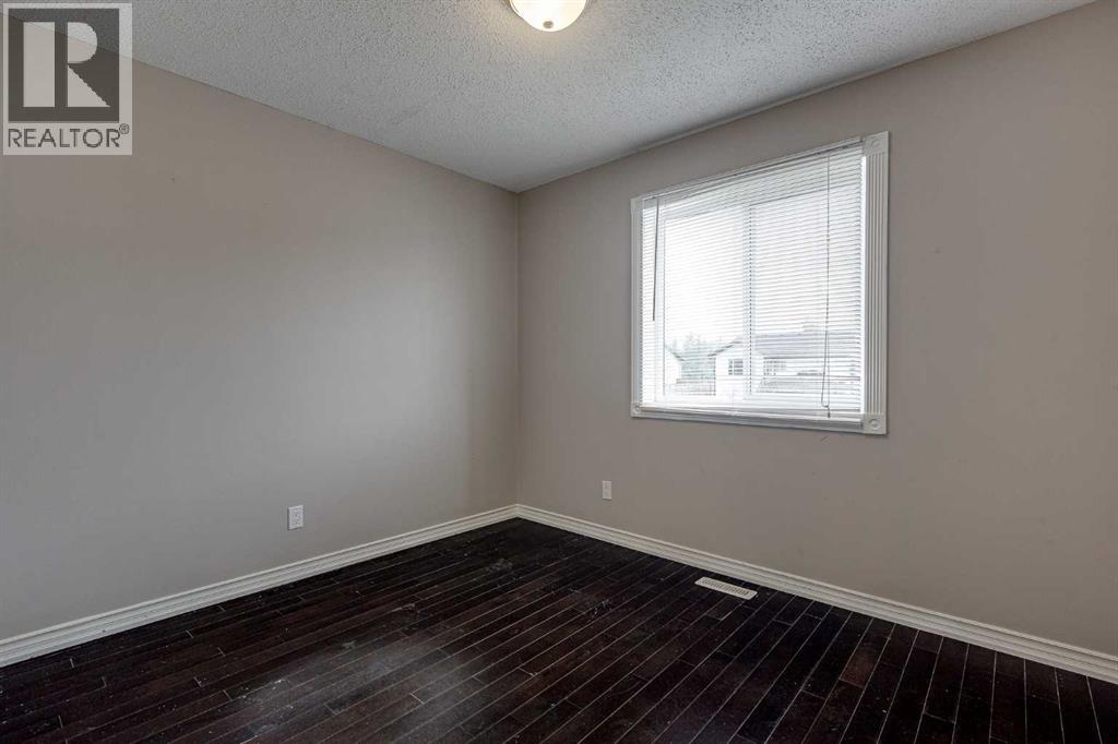 24 Mackenzie Crescent - 24