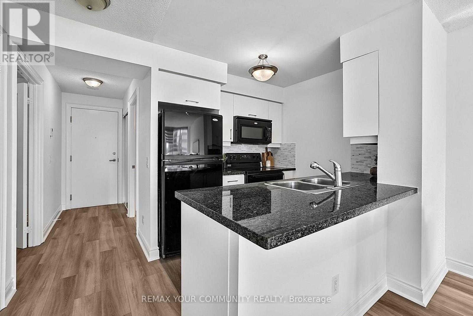 #622 25 GREENVIEW AVENUE - Image 14