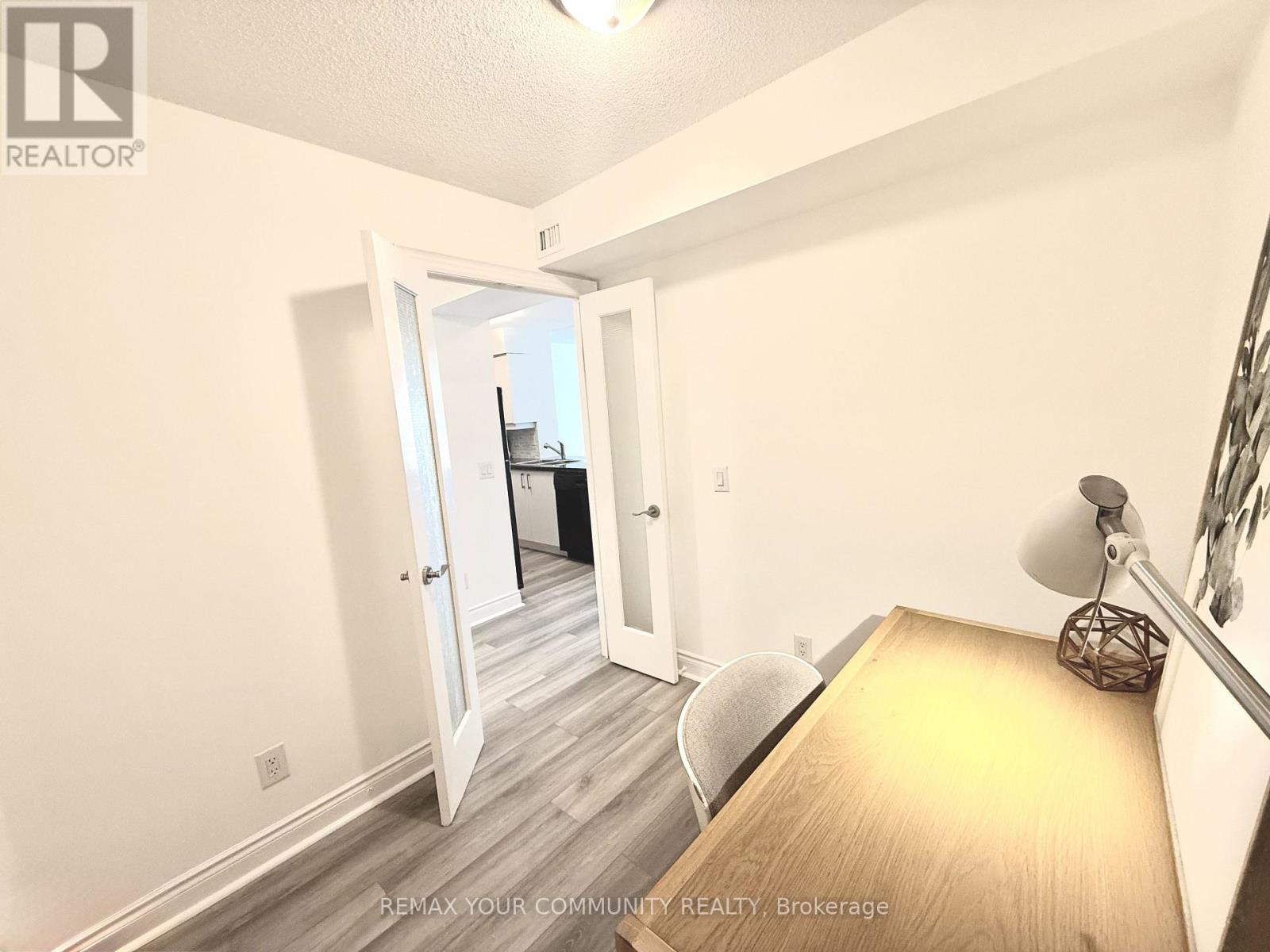 #622 25 GREENVIEW AVENUE - Image 8