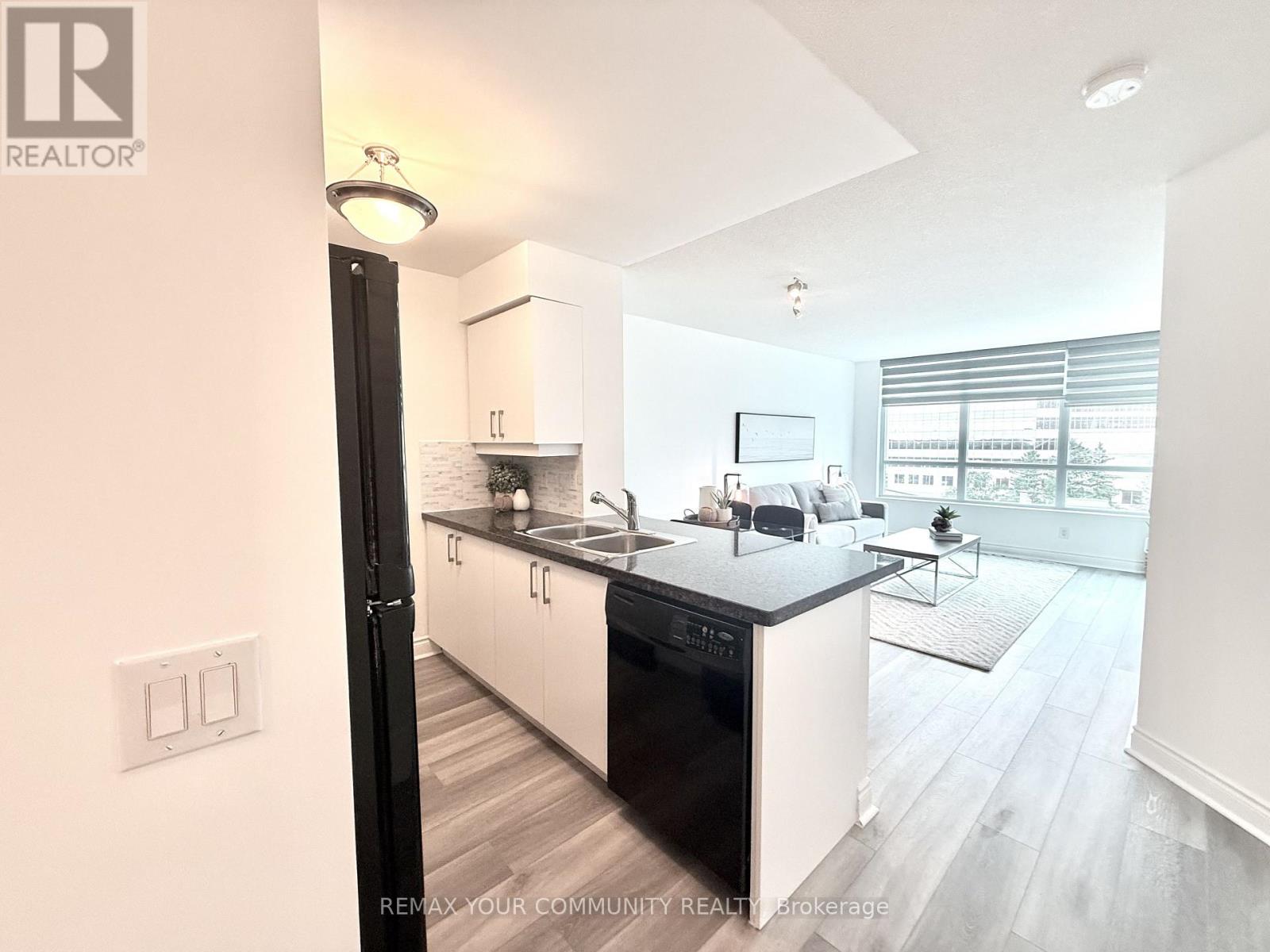 #622 25 GREENVIEW AVENUE - Image 9