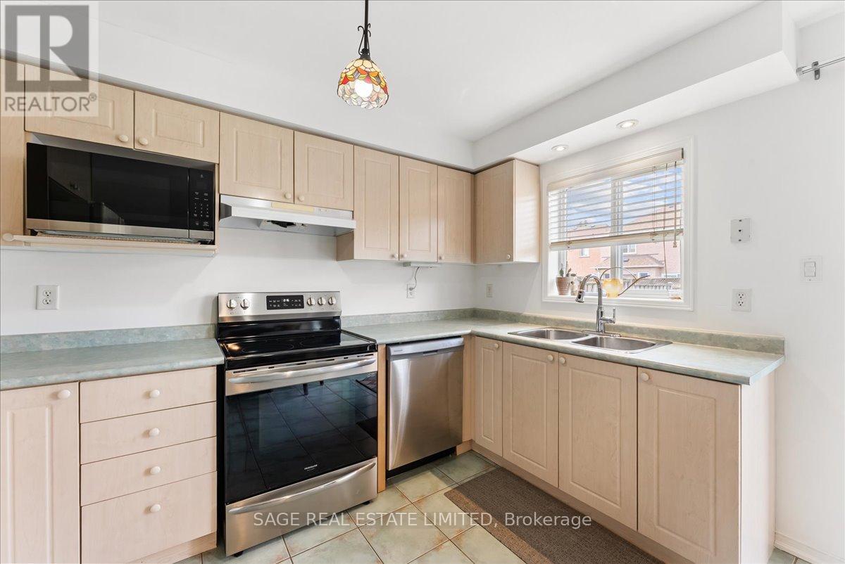 34 MCSWEENEY CRESCENT - 13