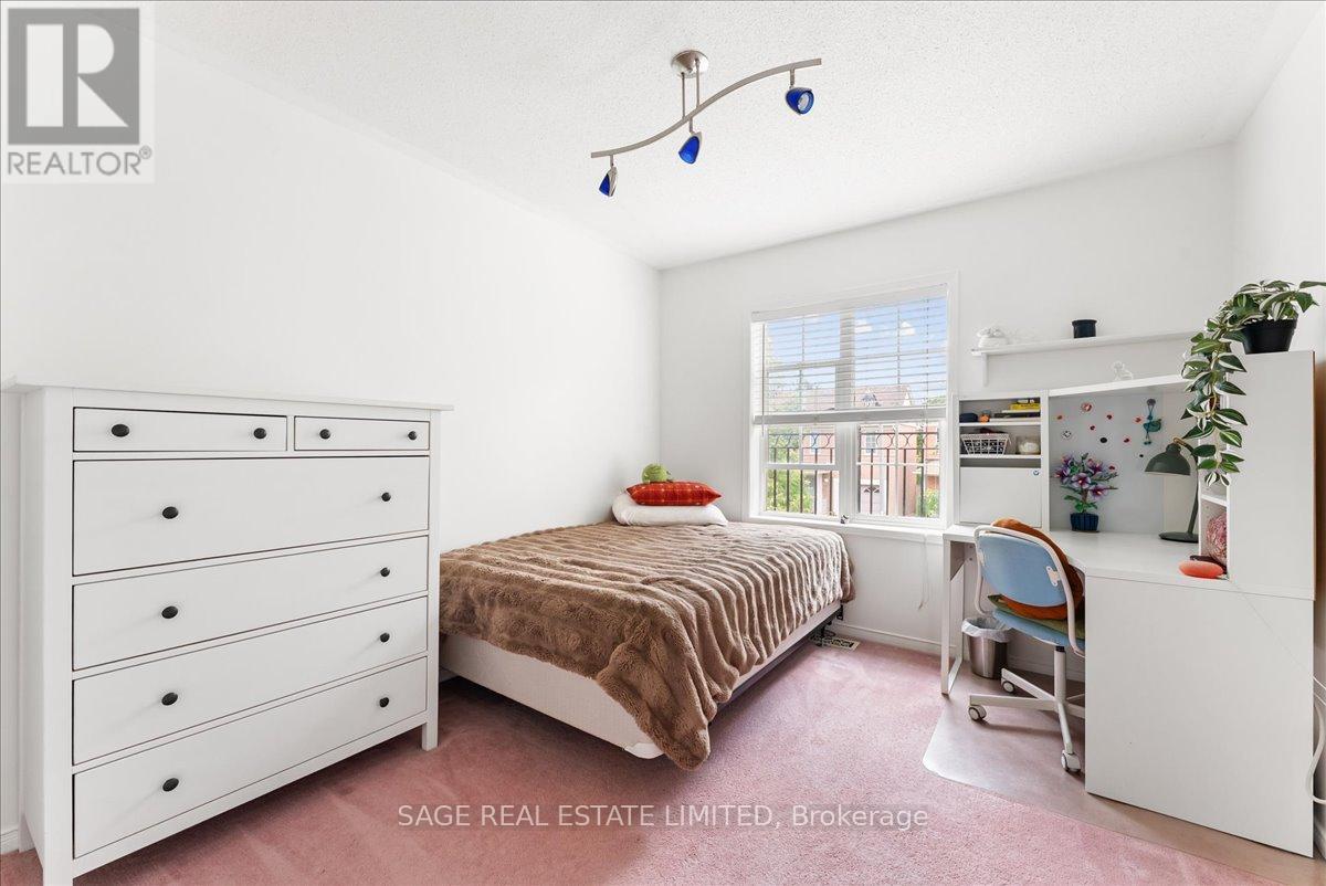 34 MCSWEENEY CRESCENT - 31