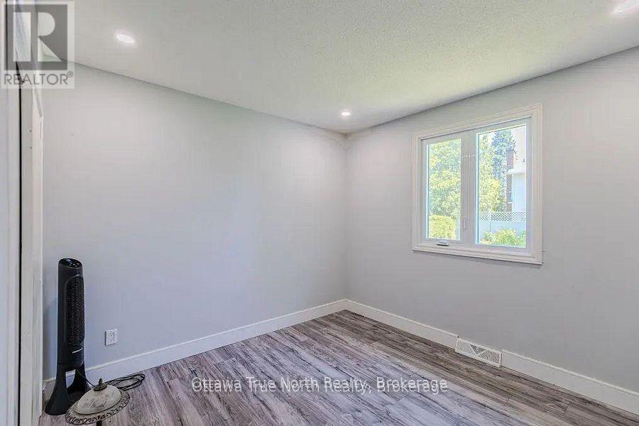 3 Bed, 1 Bath House for Rent in Ottawa – 35 TAUVETTE STREET, Ottawa – MLS# X13594646 - Image 43