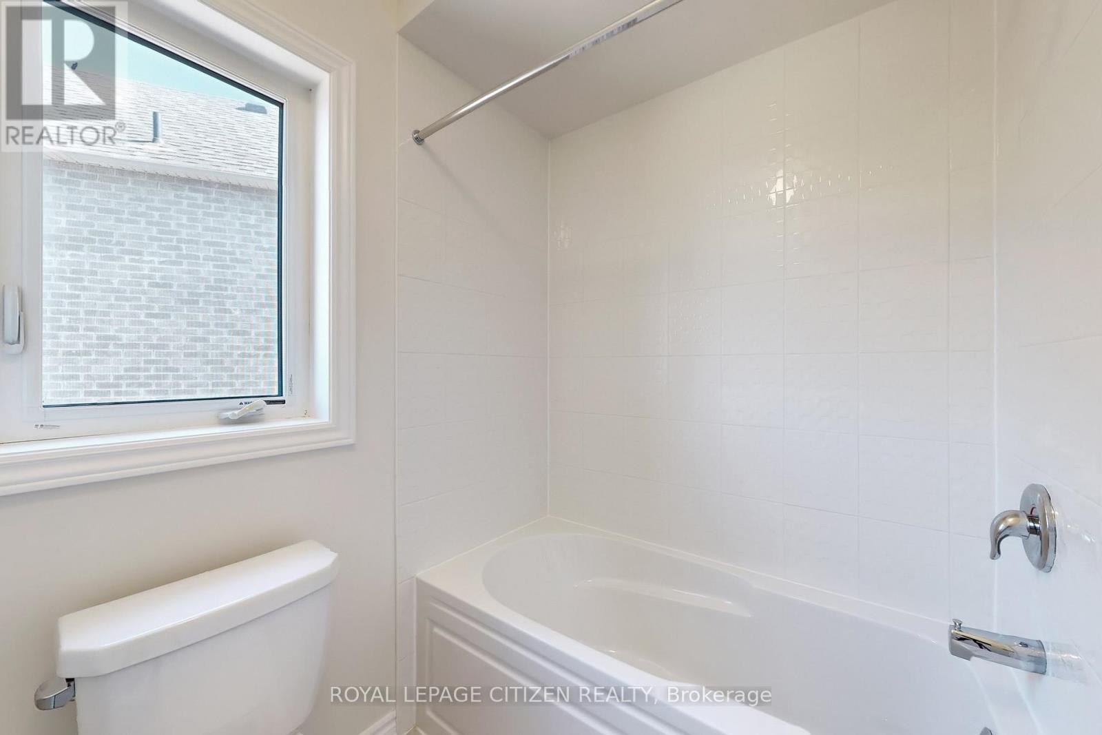 82 LAWRENCE D. PRIDHAM AVENUE - 36