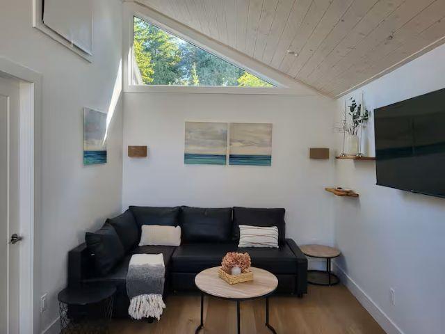 1 Bed, 1 Bath House for Rent in Surrey – 26XX GORDON AVENUE, Surrey – MLS# R3149806 - Image 2
