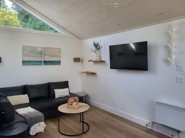 1 Bed, 1 Bath House for Rent in Surrey – 26XX GORDON AVENUE, Surrey – MLS# R3149806 - Image 3