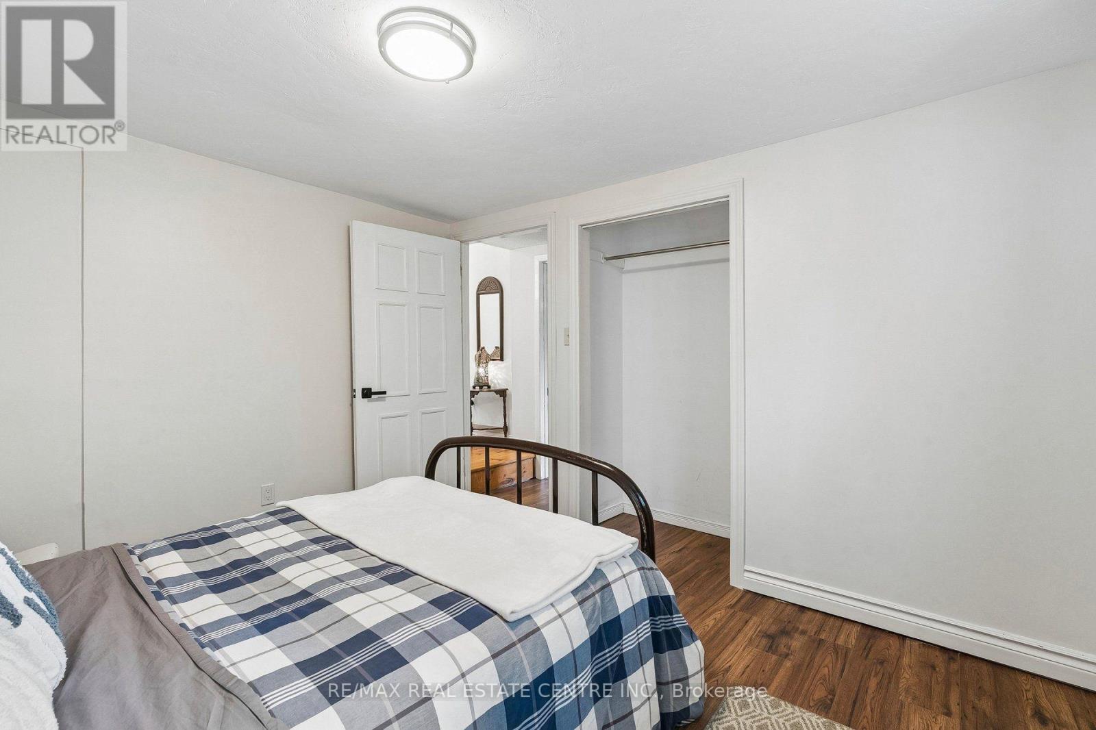 83 CENTRE STREET N - 32