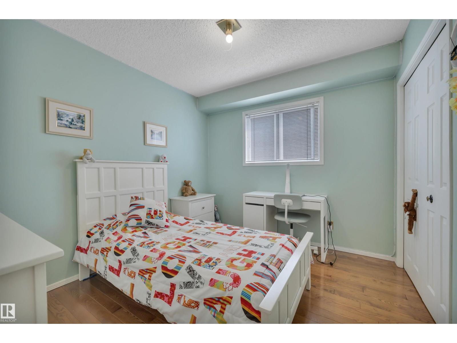 18920 78 AV NW - 29