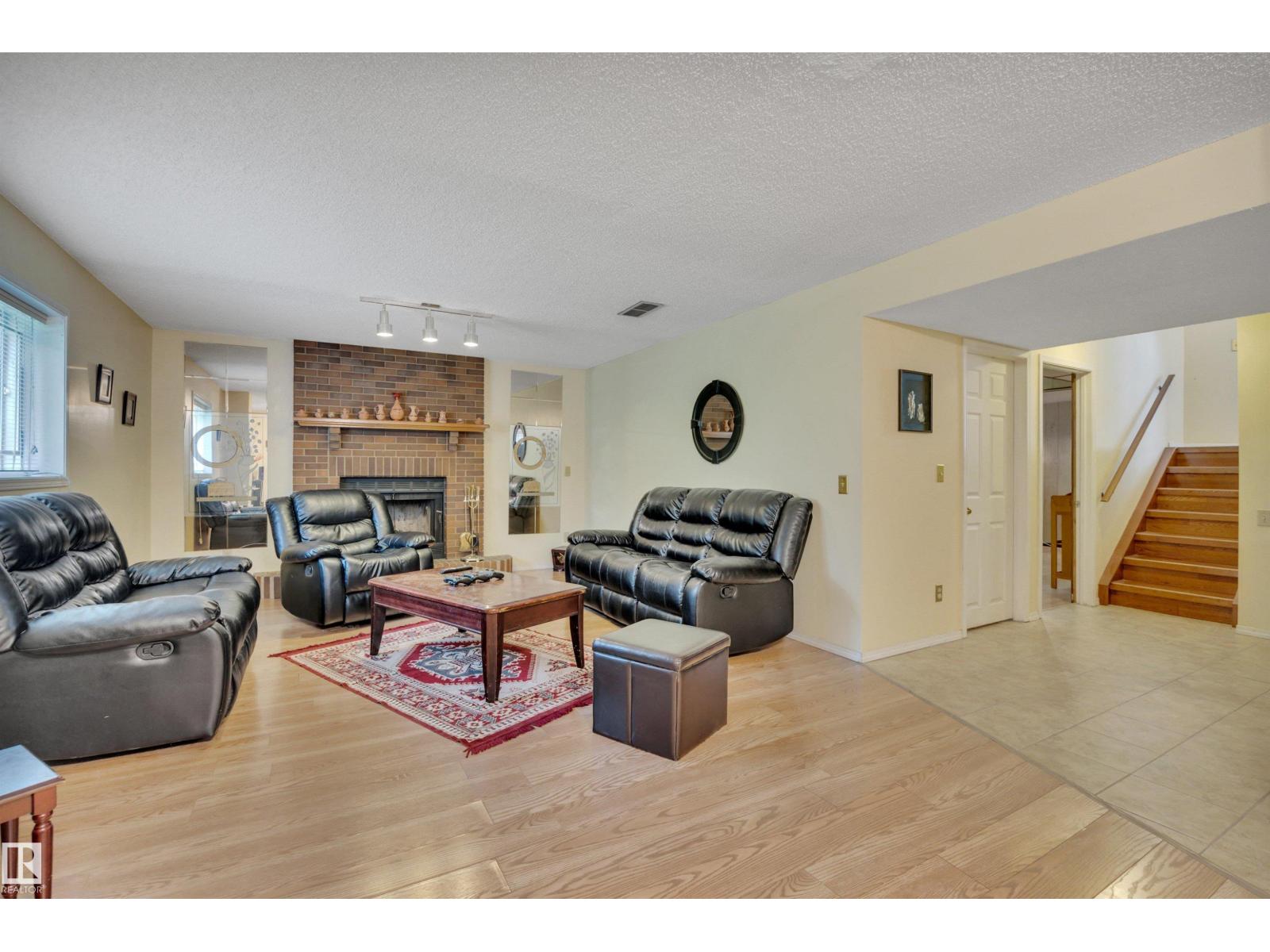 18920 78 AV NW - 34