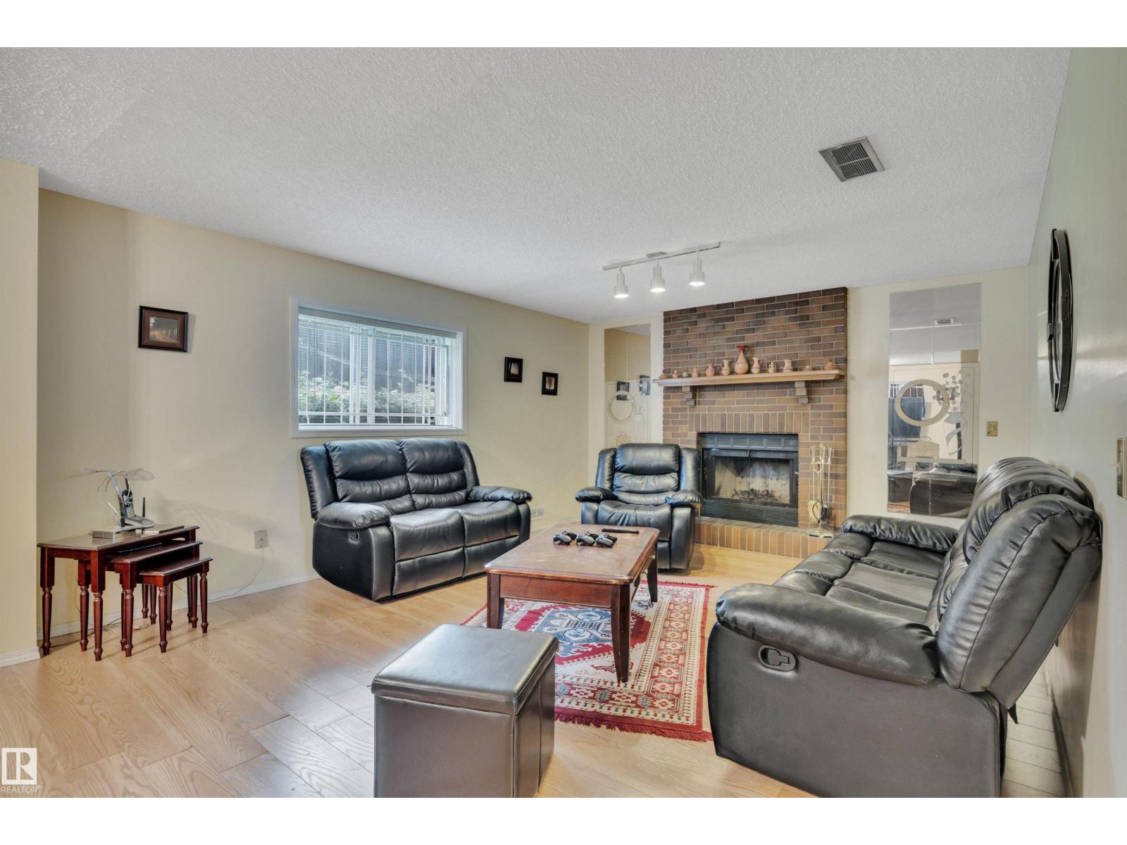 18920 78 AV NW - 35