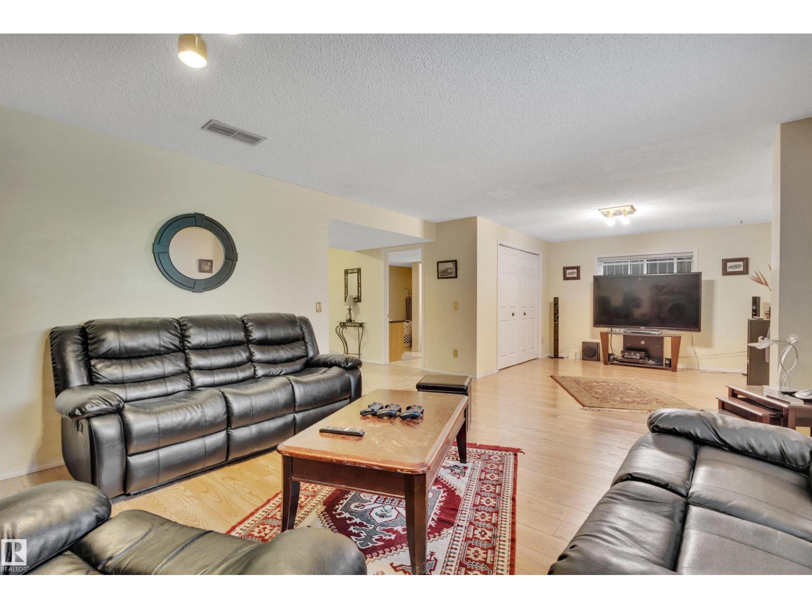 18920 78 AV NW - 36