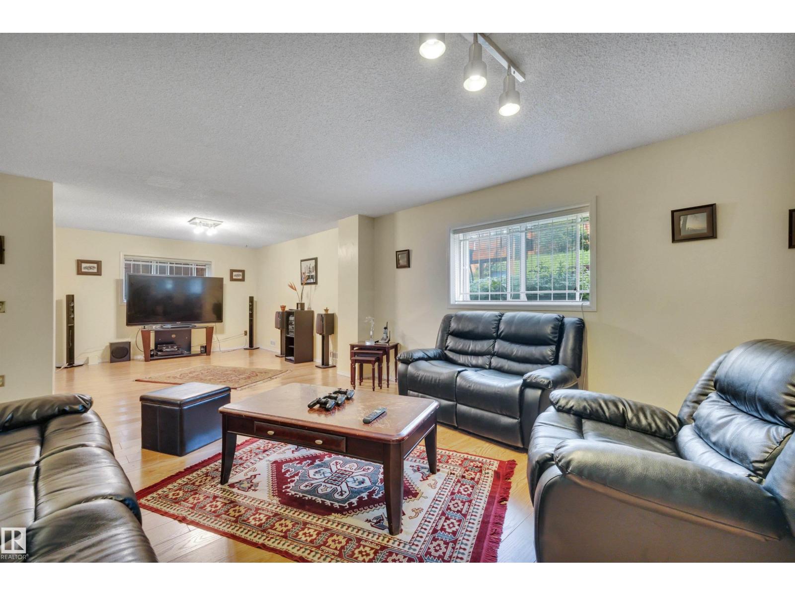 18920 78 AV NW - 37