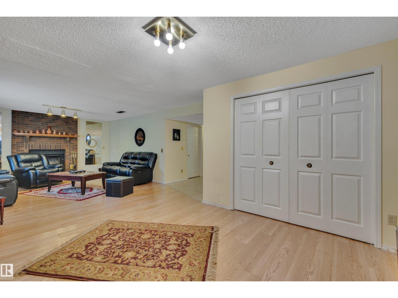 18920 78 AV NW - 39