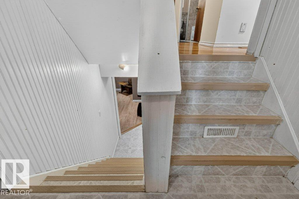 11131 35A AV NW - 26