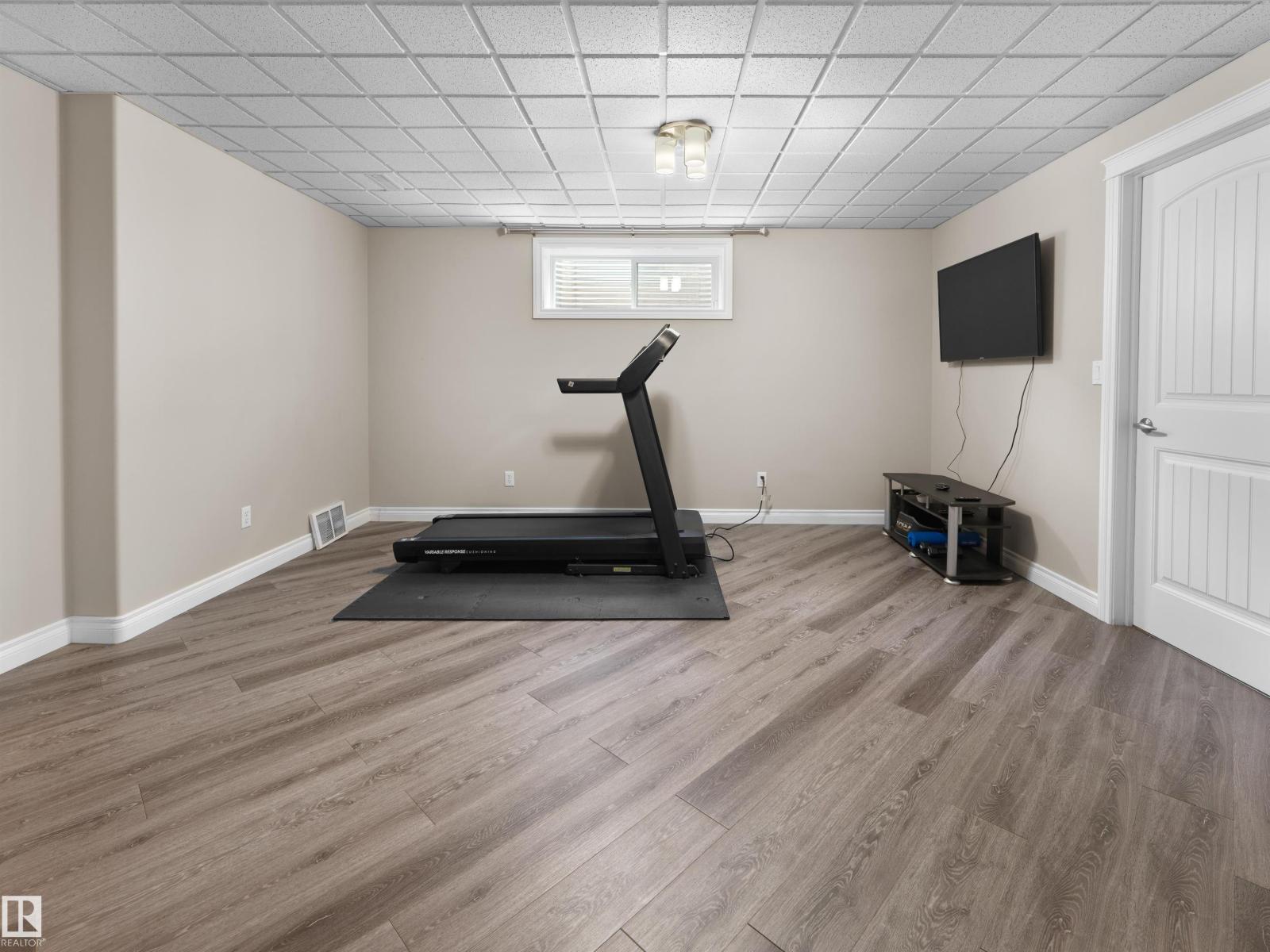 8708 207 ST NW - 29