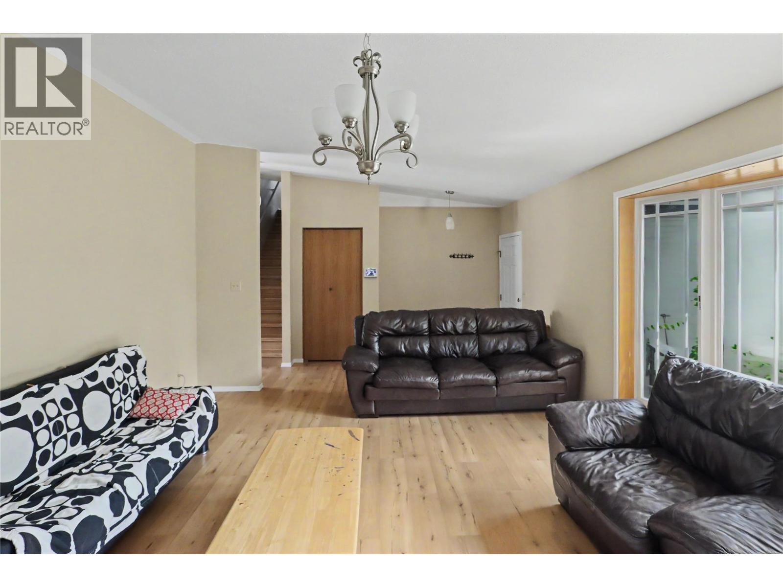 4055 Victoria Road - 4