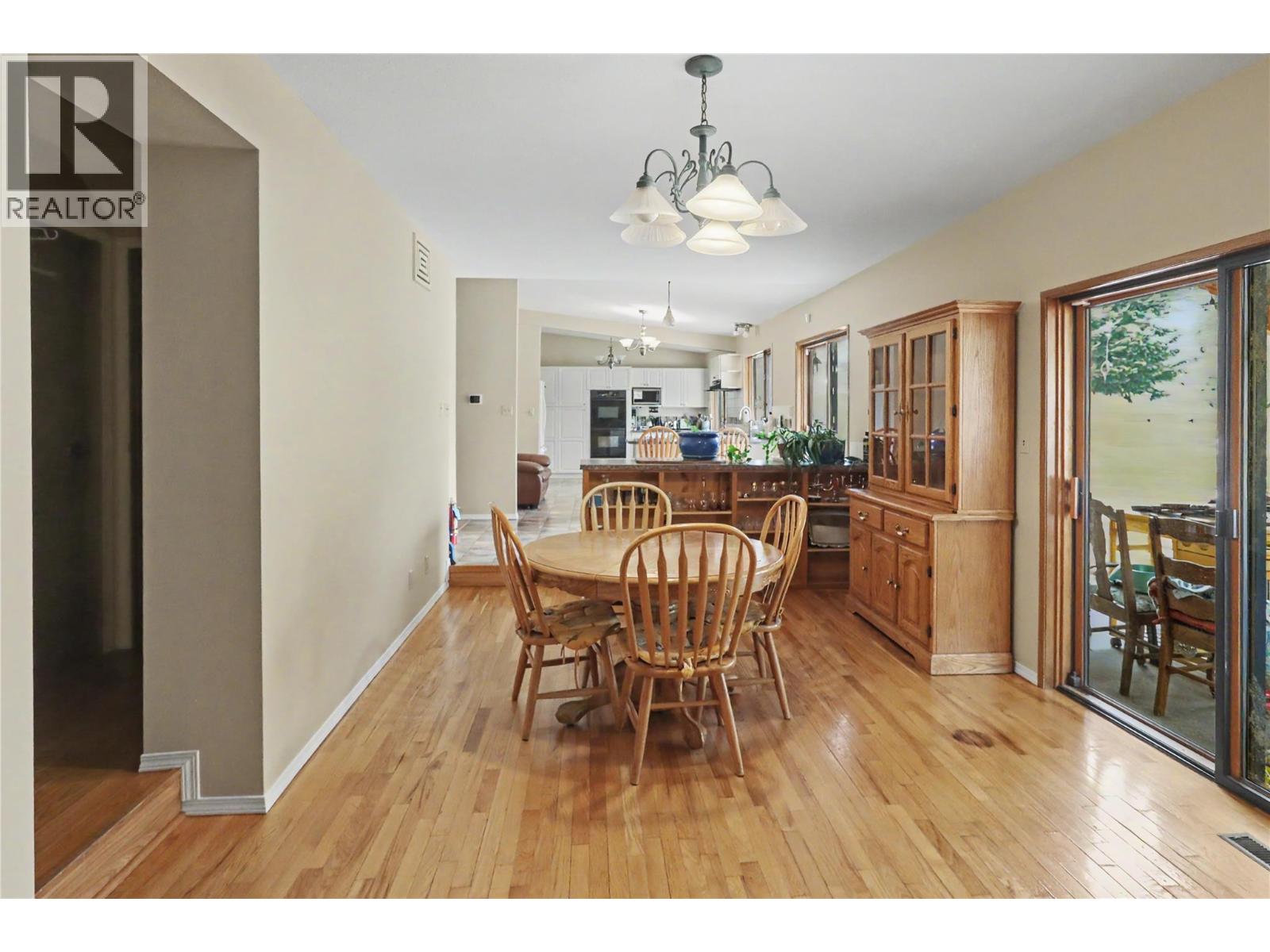 4055 Victoria Road - 9