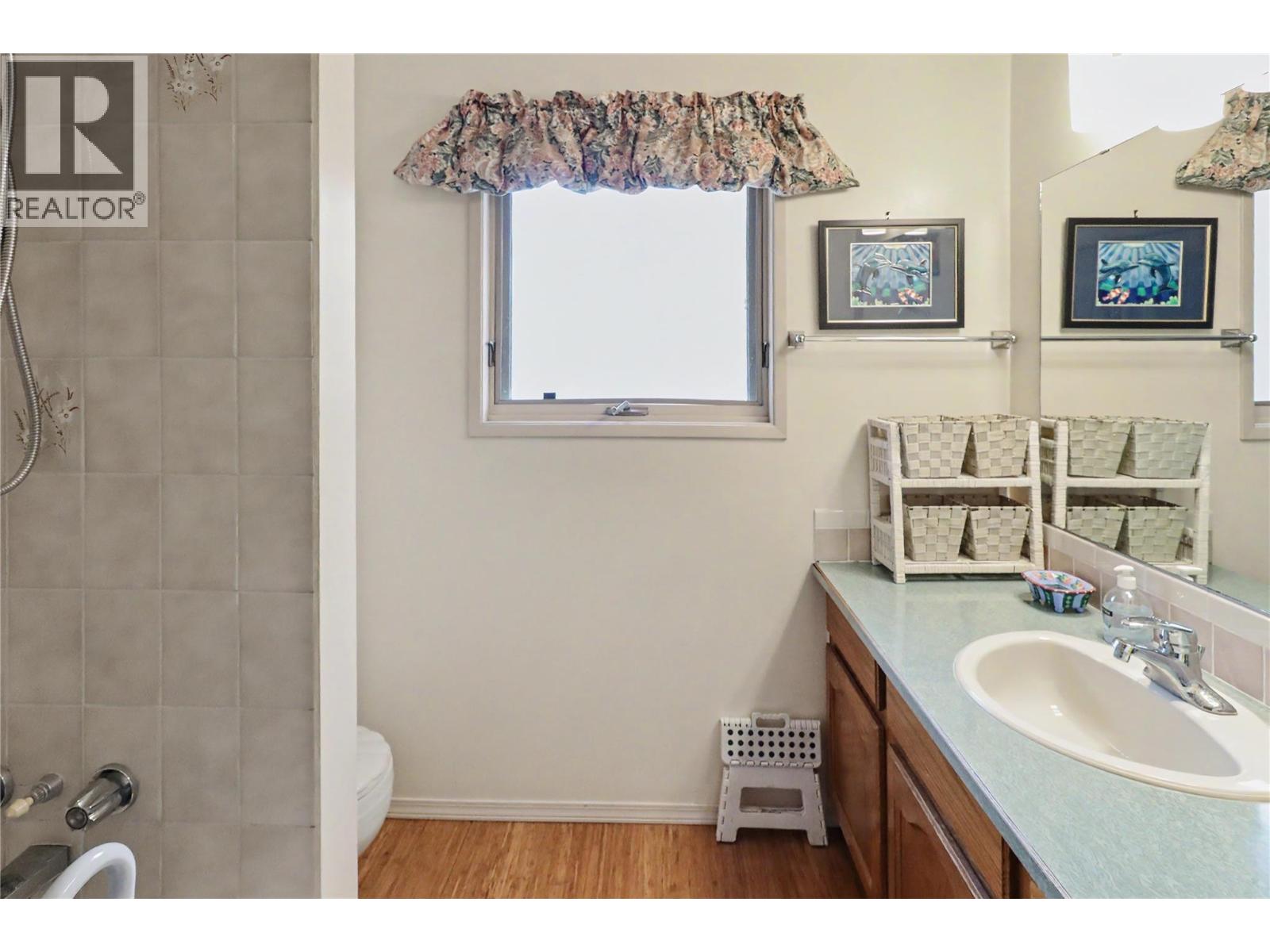 4055 Victoria Road - 11