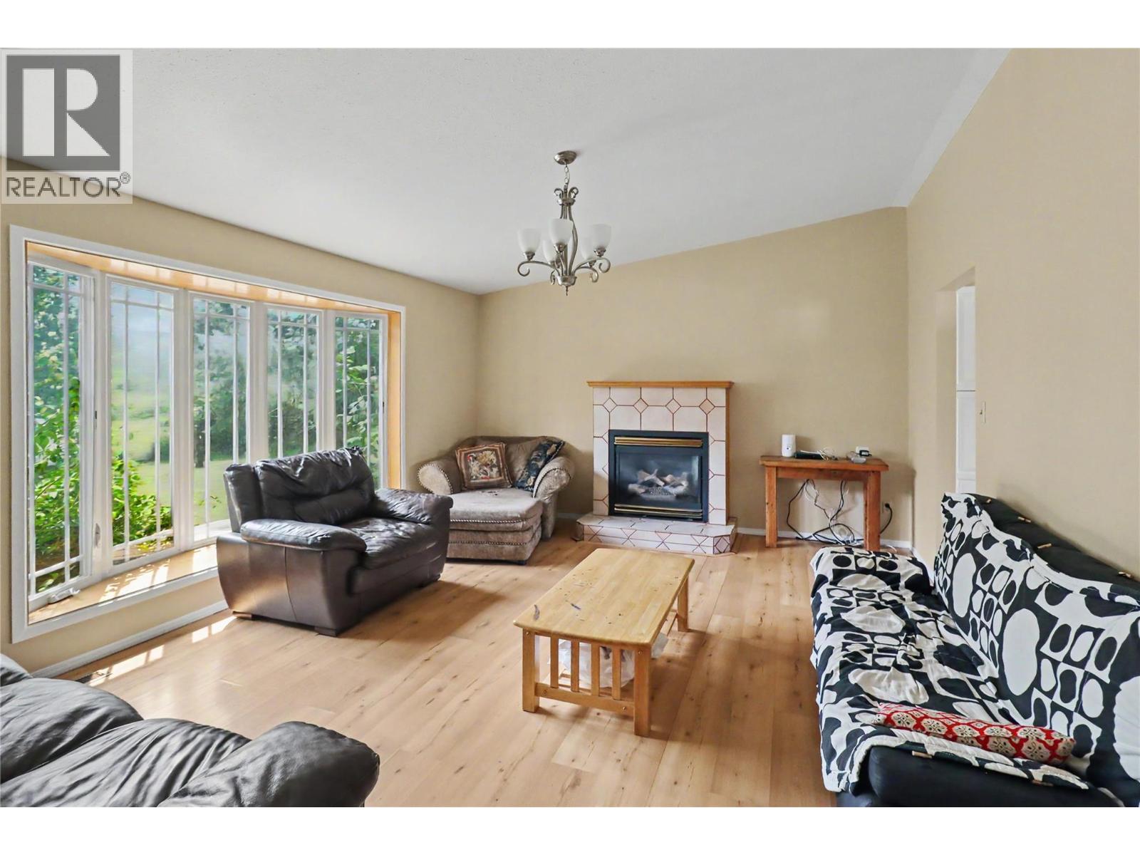 4055 Victoria Road - 2