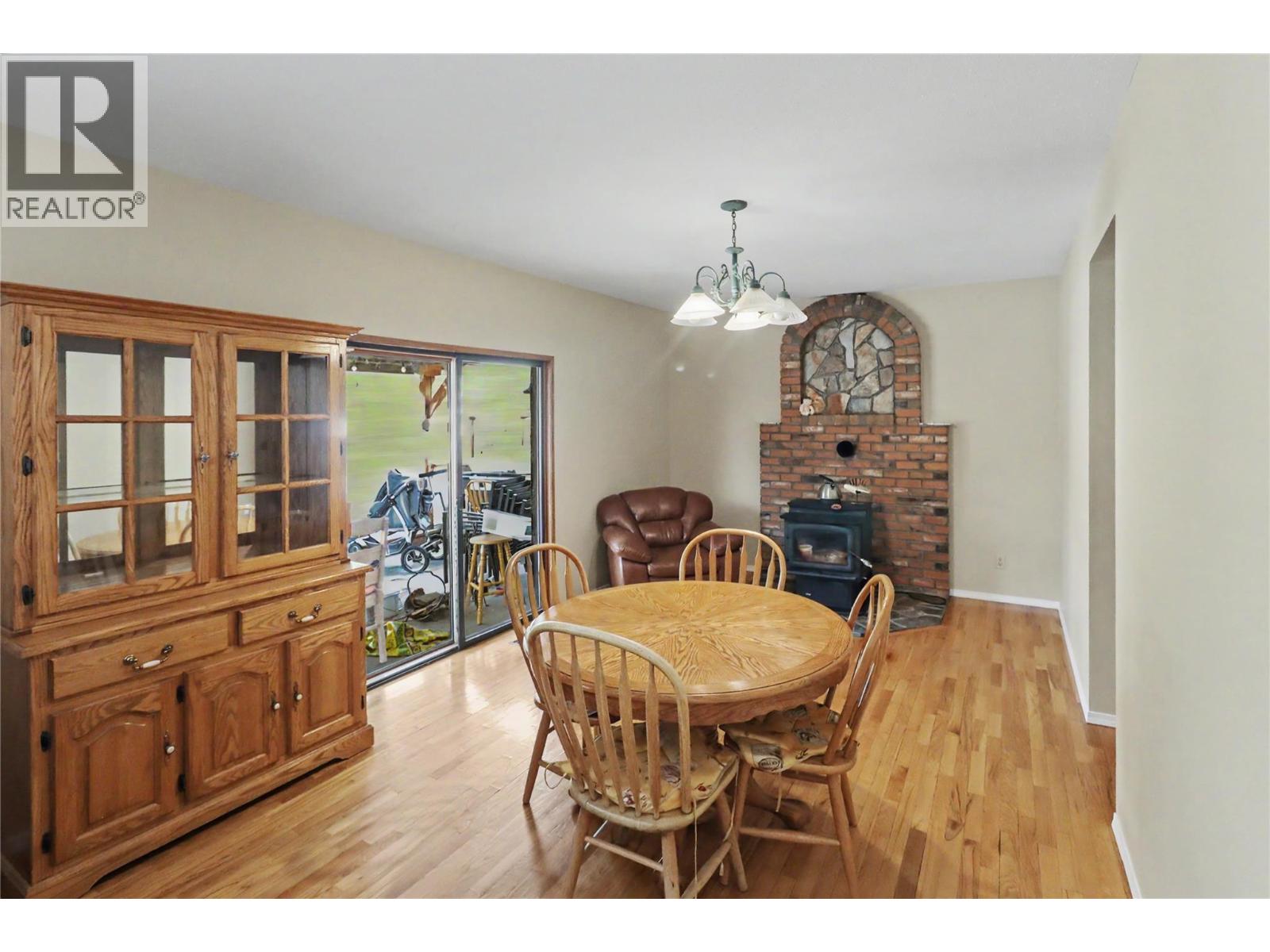 4055 Victoria Road - 8